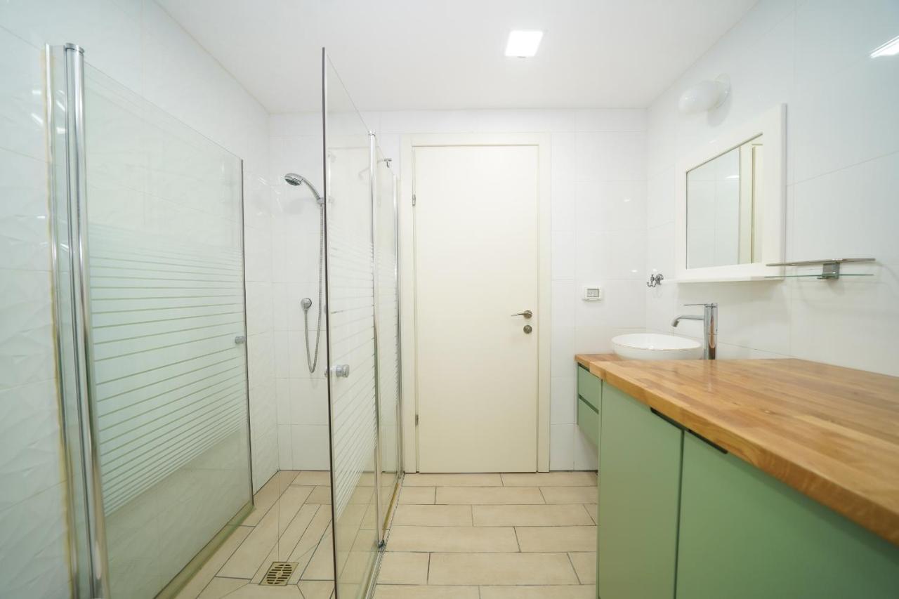 Maorissimo Tower Apartment Akko Bagian luar foto