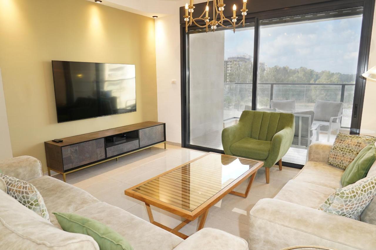Maorissimo Tower Apartment Akko Bagian luar foto