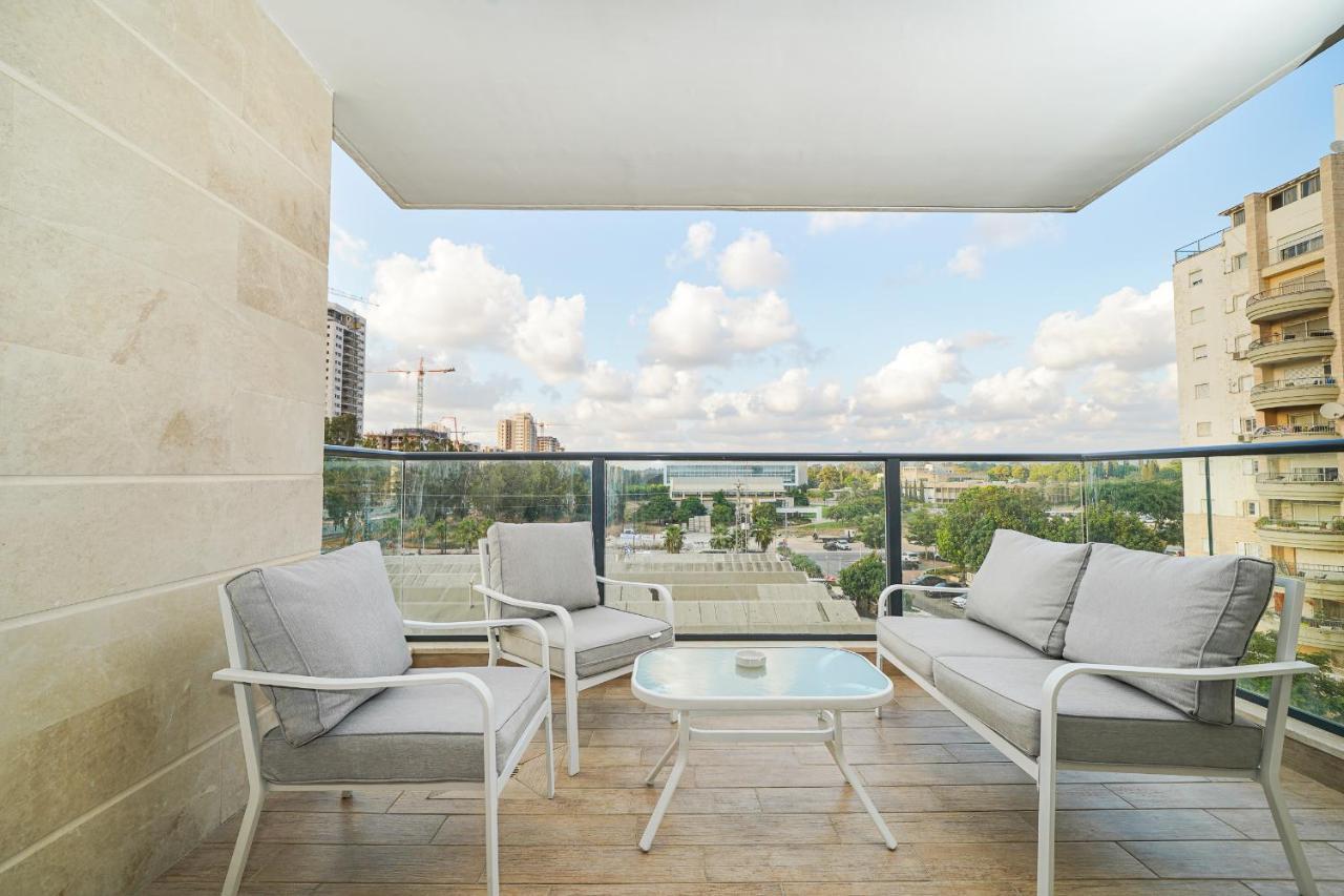 Maorissimo Tower Apartment Akko Bagian luar foto